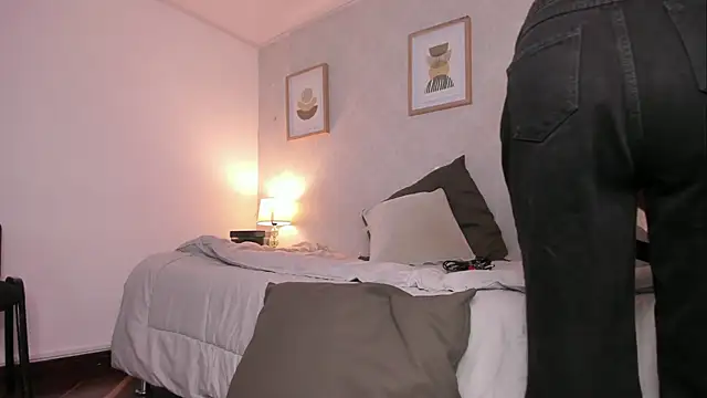 Caroline dh online show from 08.05.26