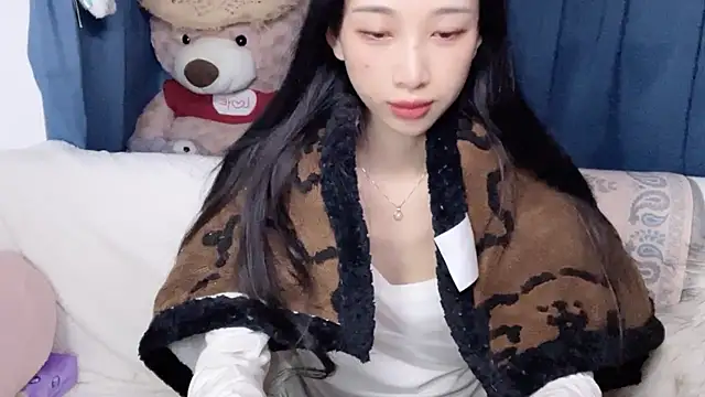 Snapshot of Lili-2 chatting on 02.05.26 Lili-2 online show from 02.05.26