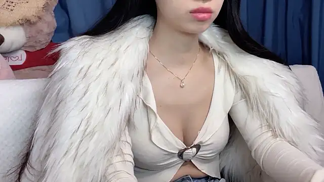 Snapshot of Lili-2 chatting on 03.11.26 Lili-2 online show from 03.11.26