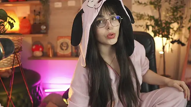 Snapshot of Dear_Morgan chatting on 10.18.25 Dear Morgan online show from 10.18.25