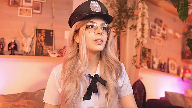 Snapshot of Dear_Morgan chatting on 10.24.25 Dear Morgan online show from 10.24.25