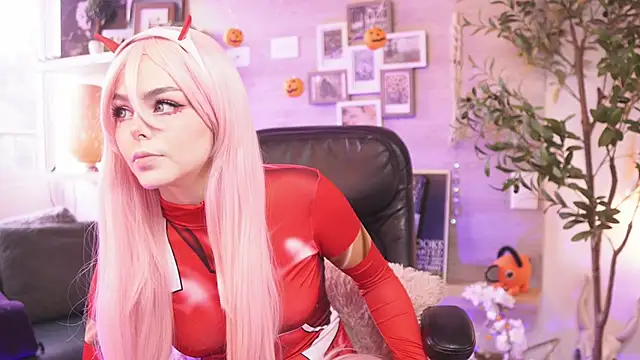 Snapshot of Dear_Morgan chatting on 10.29.25 Dear Morgan online show from 10.29.25