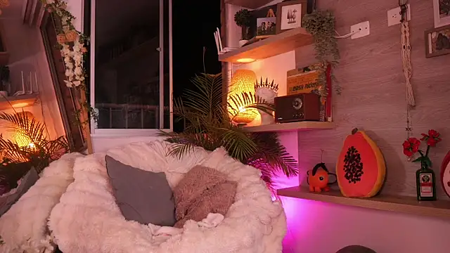 Snapshot of Dear_Morgan chatting on 12.18.25 Dear Morgan online show from 12.18.25