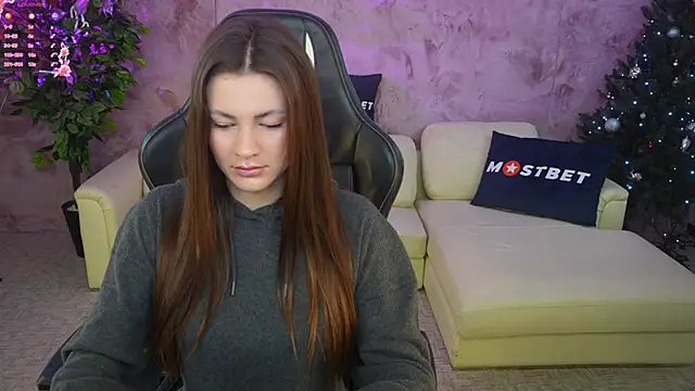 Julia  Star  online show from 01.04.25