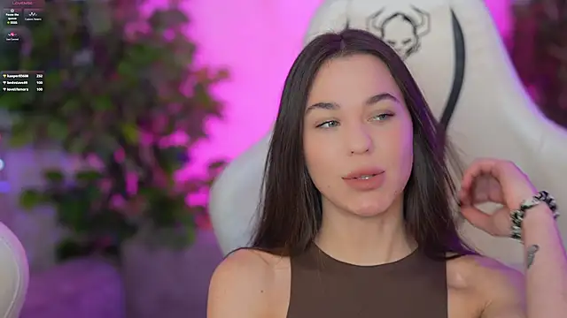 Julia  Star  online show from 02.15.25