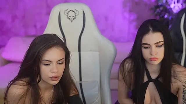 Julia  Star  online show from 03.11.25