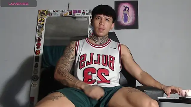 Snapshot of Nickhot0609 chatting on 12.28.24 Nickhot0609 online show from 12.28.24