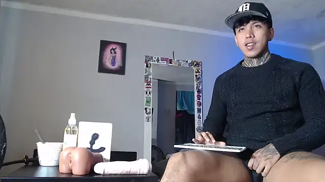 Snapshot of Nickhot0609 chatting on 12.31.24 Nickhot0609 online show from 12.31.24