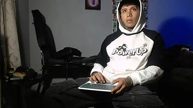 Snapshot of Nickhot0609 chatting on 01.21.25 Nickhot0609 online show from 01.21.25