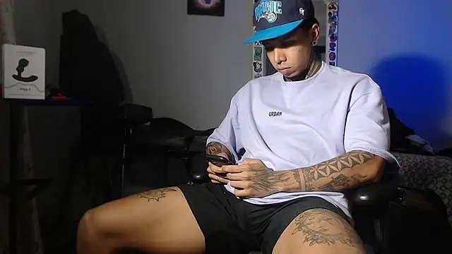 Snapshot of Nickhot0609 chatting on 01.21.25 Nickhot0609 online show from 01.21.25