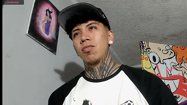 Snapshot of Nickhot0609 chatting on 03.19.25 Nickhot0609 online show from 03.19.25