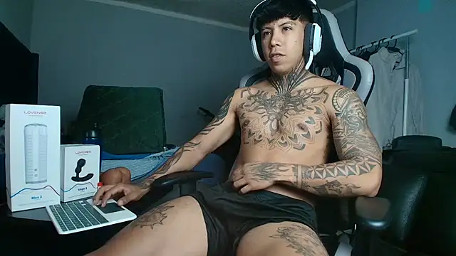 Snapshot of Nickhot0609 chatting on 09.16.25 Nickhot0609 online show from 09.16.25