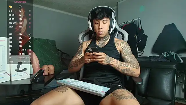 Snapshot of Nickhot0609 chatting on 09.22.25 Nickhot0609 online show from 09.22.25