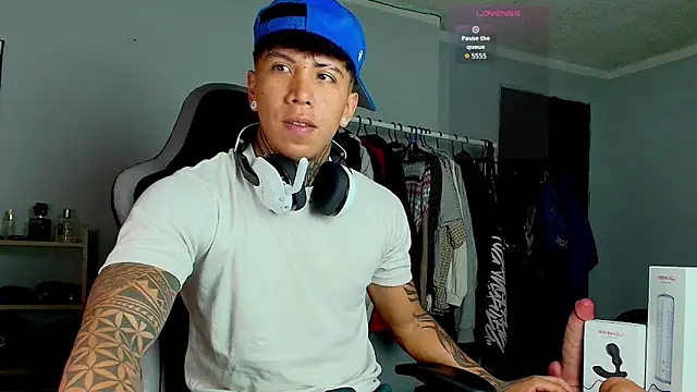 Snapshot of Nickhot0609 chatting on 10.03.25 Nickhot0609 online show from 10.03.25