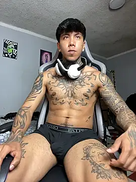 Snapshot of Nickhot0609 chatting on 10.23.25 Nickhot0609 online show from 10.23.25