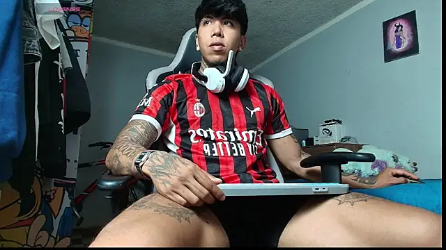 Snapshot of Nickhot0609 chatting on 11.14.25 Nickhot0609 online show from 11.14.25