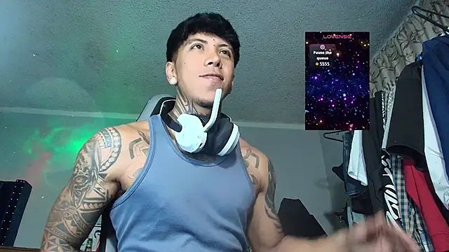 Snapshot of Nickhot0609 chatting on 11.28.25 Nickhot0609 online show from 11.28.25