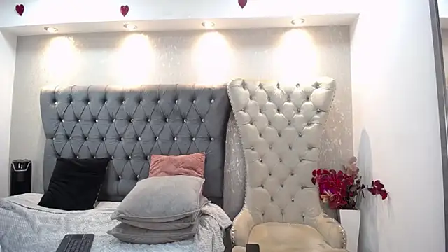 Melodi Roux online show from 03.13.25