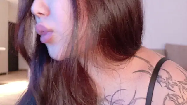 Snapshot of Yuriko_May chatting on 11.14.25 Yuriko May online show from 11.14.25