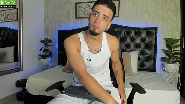 Snapshot of MattDevon chatting on 03.05.25 MattDevon online show from 03.05.25