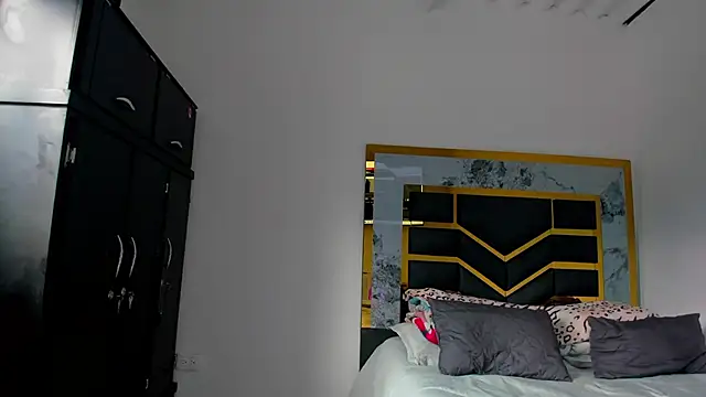 Snapshot of MattDevon chatting on 10.17.25 MattDevon online show from 10.17.25