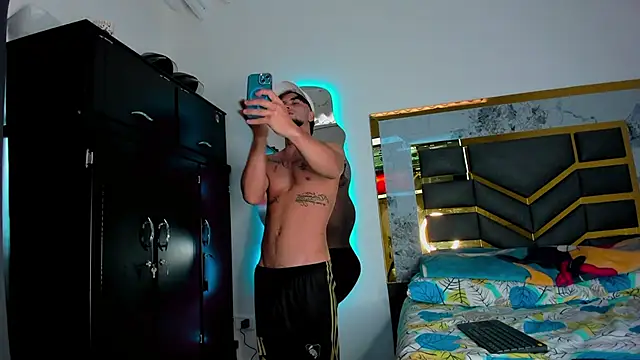 Snapshot of MattDevon chatting on 11.04.25 MattDevon online show from 11.04.25