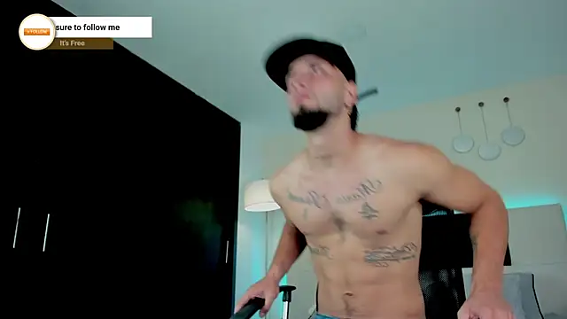 Snapshot of MattDevon chatting on 11.25.25 MattDevon online show from 11.25.25