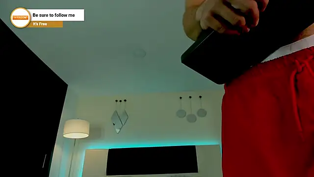 Snapshot of MattDevon chatting on 11.28.25 MattDevon online show from 11.28.25