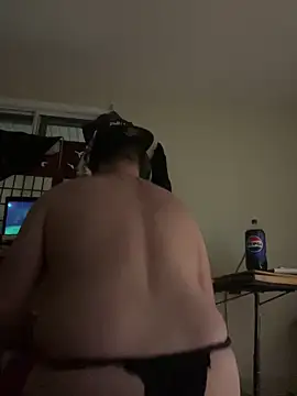 Snapshot of Tipute1987 chatting on 12.20.24 Tipute1987 online show from 12.20.24