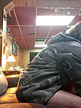 Snapshot of Tipute1987 chatting on 09.20.25 Tipute1987 online show from 09.20.25