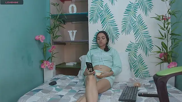 Mia-kalinfa online show from 12.31.24