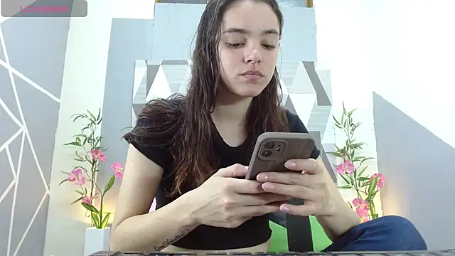 Mia-kalinfa online show from 01.30.25