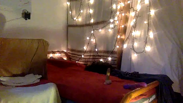 Snapshot of TowaFreespirit chatting on 12.08.24 TowaFreespirit online show from 12.08.24