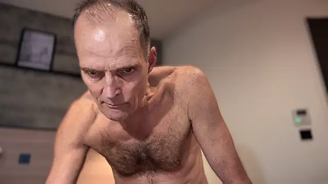 Snapshot of TowaFreespirit chatting on 12.26.24 TowaFreespirit online show from 12.26.24