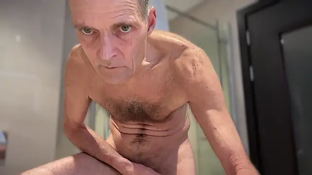 Snapshot of TowaFreespirit chatting on 01.01.25 TowaFreespirit online show from 01.01.25