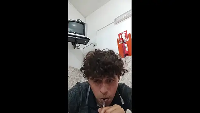 Snapshot of luisfer_306 chatting on 02.27.25 luisfer 306 online show from 02.27.25