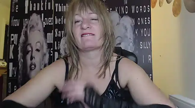 Snapshot of BettyDavisX chatting on 12.07.24 BettyDavisX online show from 12.07.24