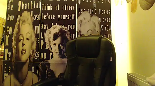 Snapshot of BettyDavisX chatting on 12.14.24 BettyDavisX online show from 12.14.24