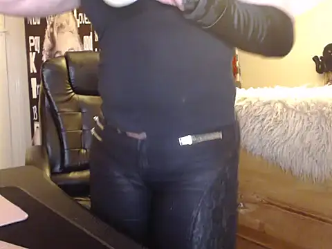 Snapshot of BettyDavisX chatting on 12.18.24 BettyDavisX online show from 12.18.24