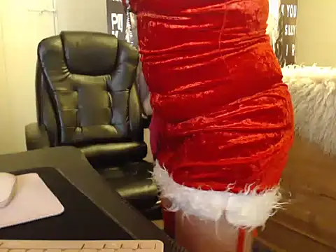 Snapshot of BettyDavisX chatting on 12.20.24 BettyDavisX online show from 12.20.24