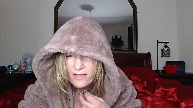 Snapshot of BettyDavisX chatting on 01.08.25 BettyDavisX online show from 01.08.25