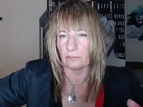 Snapshot of BettyDavisX chatting on 01.12.25 BettyDavisX online show from 01.12.25