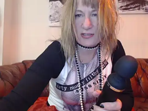 Snapshot of BettyDavisX chatting on 03.16.25 BettyDavisX online show from 03.16.25