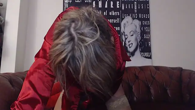 Snapshot of BettyDavisX chatting on 10.05.25 BettyDavisX online show from 10.05.25