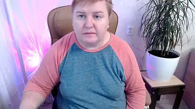 Snapshot of Limonka-Fire chatting on 12.30.24 Limonka-Fire online show from 12.30.24