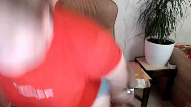 Snapshot of Limonka-Fire chatting on 01.13.25 Limonka-Fire online show from 01.13.25