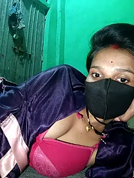 Snapshot of Hoty_girl_143 chatting on 12.05.25 Hoty girl 143 online show from 12.05.25