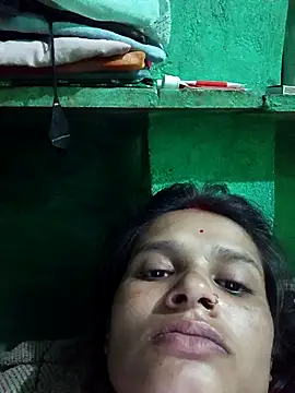 Snapshot of Hoty_girl_143 chatting on 12.18.25 Hoty girl 143 online show from 12.18.25