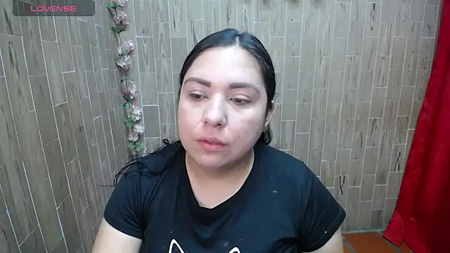 Snapshot of solyeria chatting on 09.30.25 solyeria online show from 09.30.25