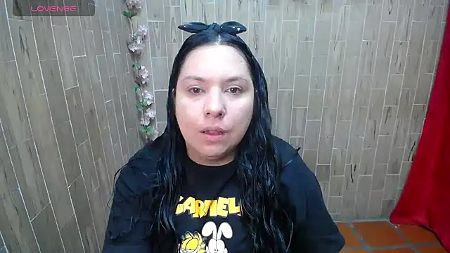 Snapshot of solyeria chatting on 11.18.25 solyeria online show from 11.18.25